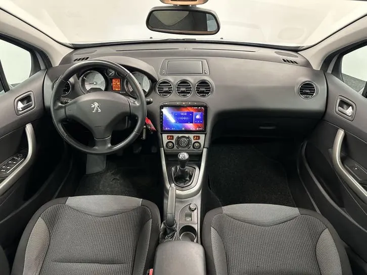 Peugeot 308 2011 photo 2