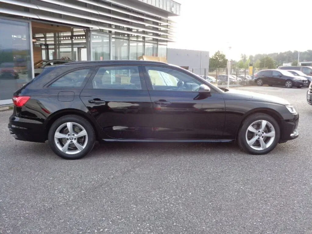 Audi A4 2022 photo 3