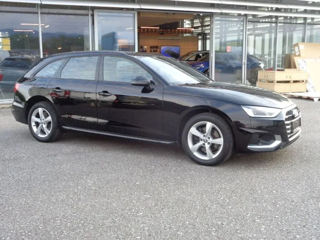 Audi A4 2022 photo 2