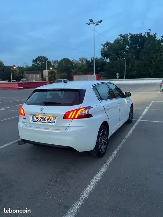 Peugeot 308 2015 photo 2