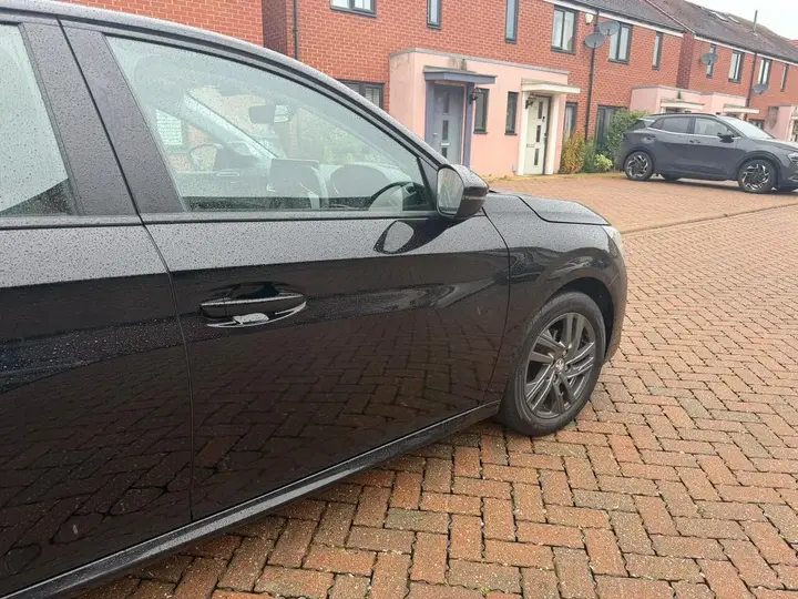 Peugeot 208 2022 photo 3