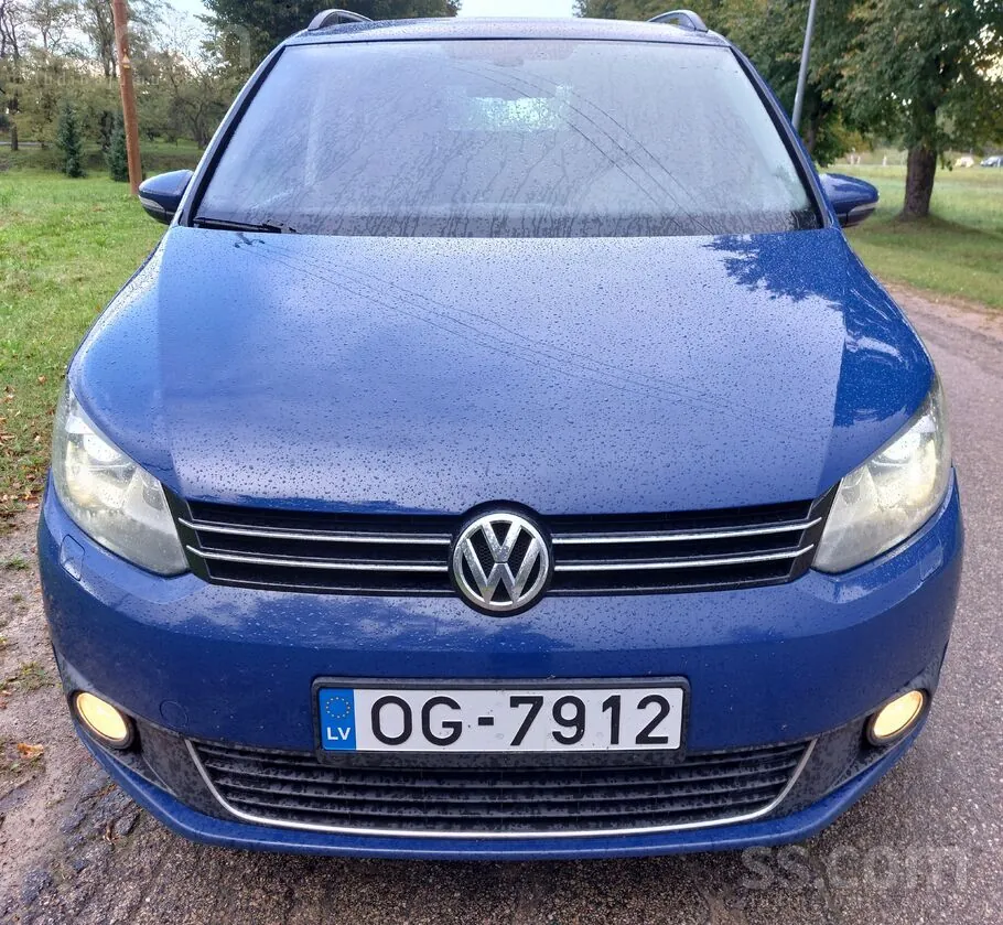 Volkswagen Touran 2012 photo 2