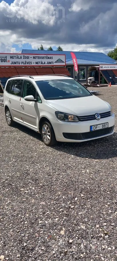 Volkswagen Touran 2013 photo 2