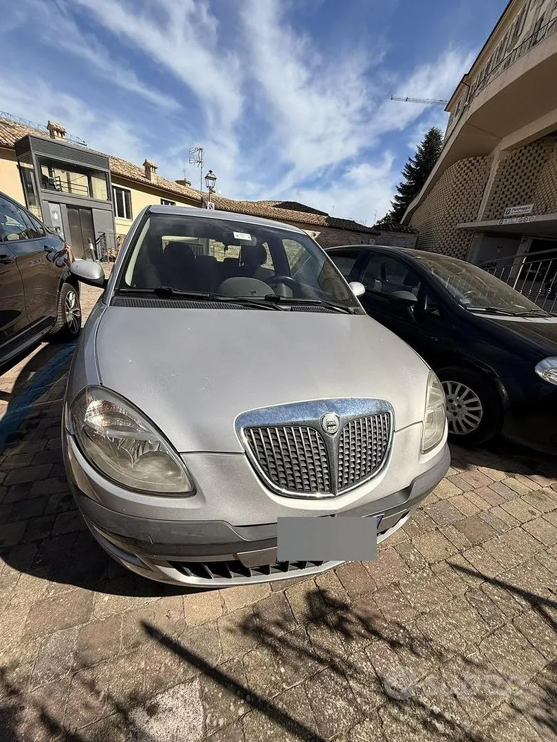 Lancia Ypsilon