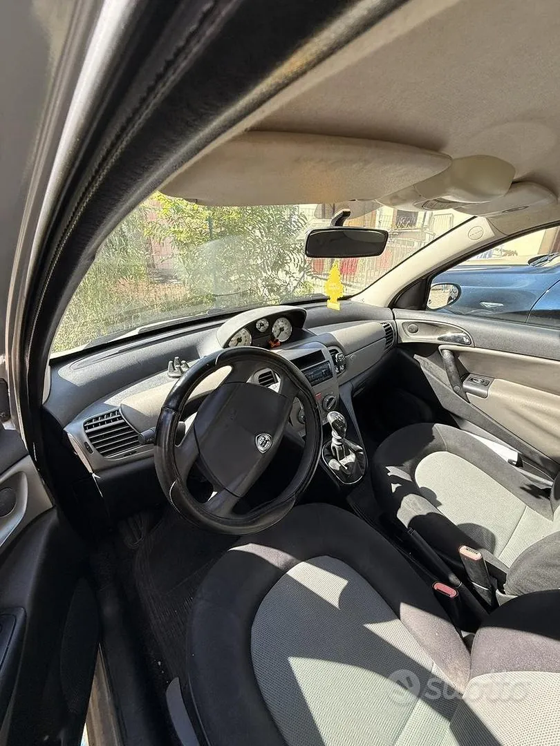 Lancia Ypsilon 2005 photo 2