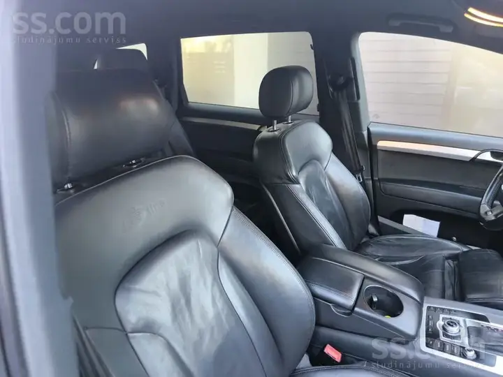 Audi Q7 2011 photo 2