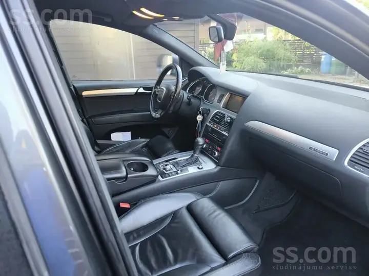 Audi Q7 2011 photo 5