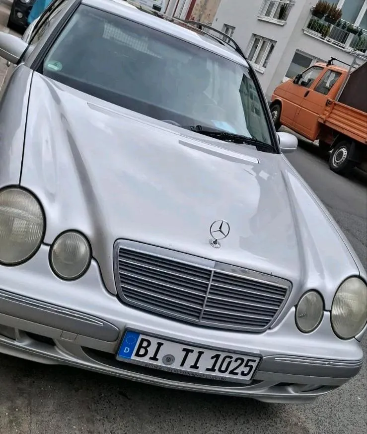 Mercedes-Benz W210