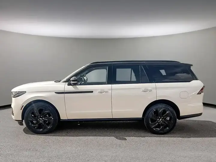 Lincoln Navigator 2027 photo 3