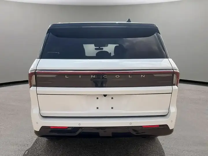 Lincoln Navigator 2027 photo 5