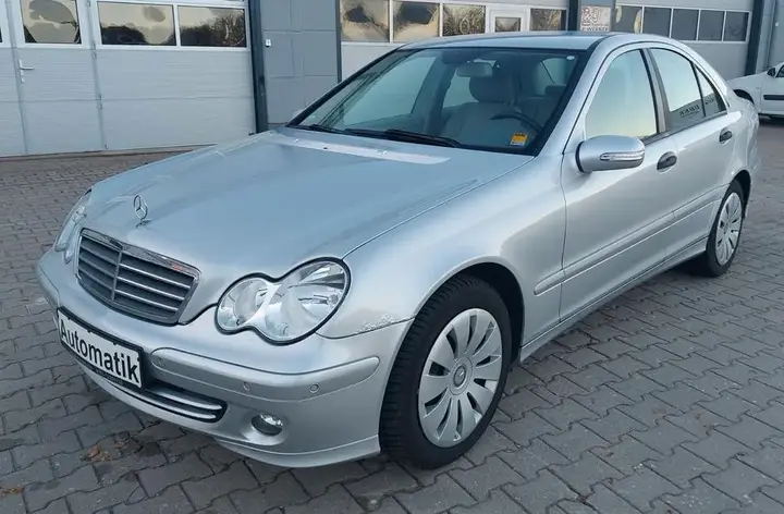 Mercedes-Benz C180