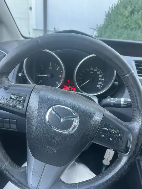 Mazda Mazda5 2012 photo 3