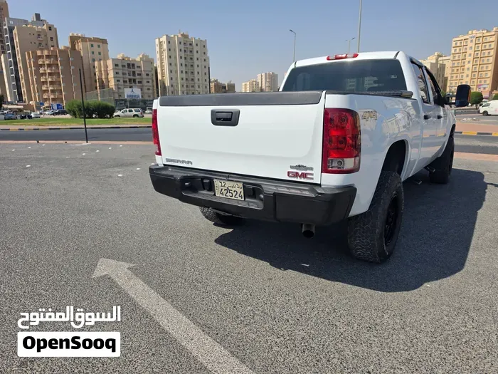 GMC Sierra 2013 photo 2