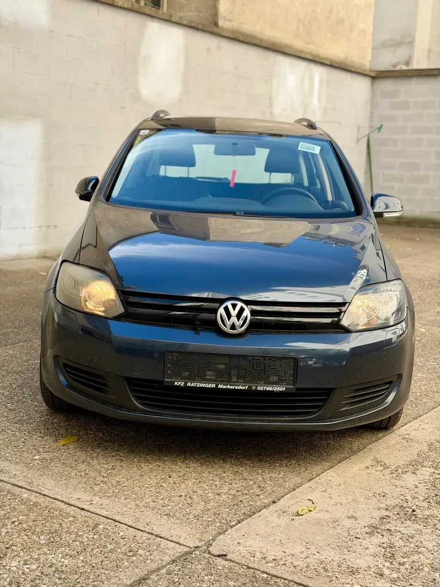 Volkswagen Golf 2011 photo 2