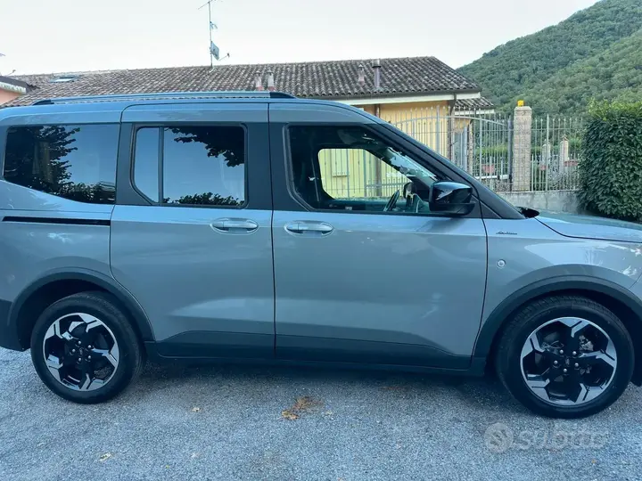 Ford Tourneo Courier 2024 photo 3