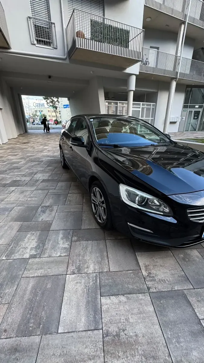 Volvo V60 2015 photo 2