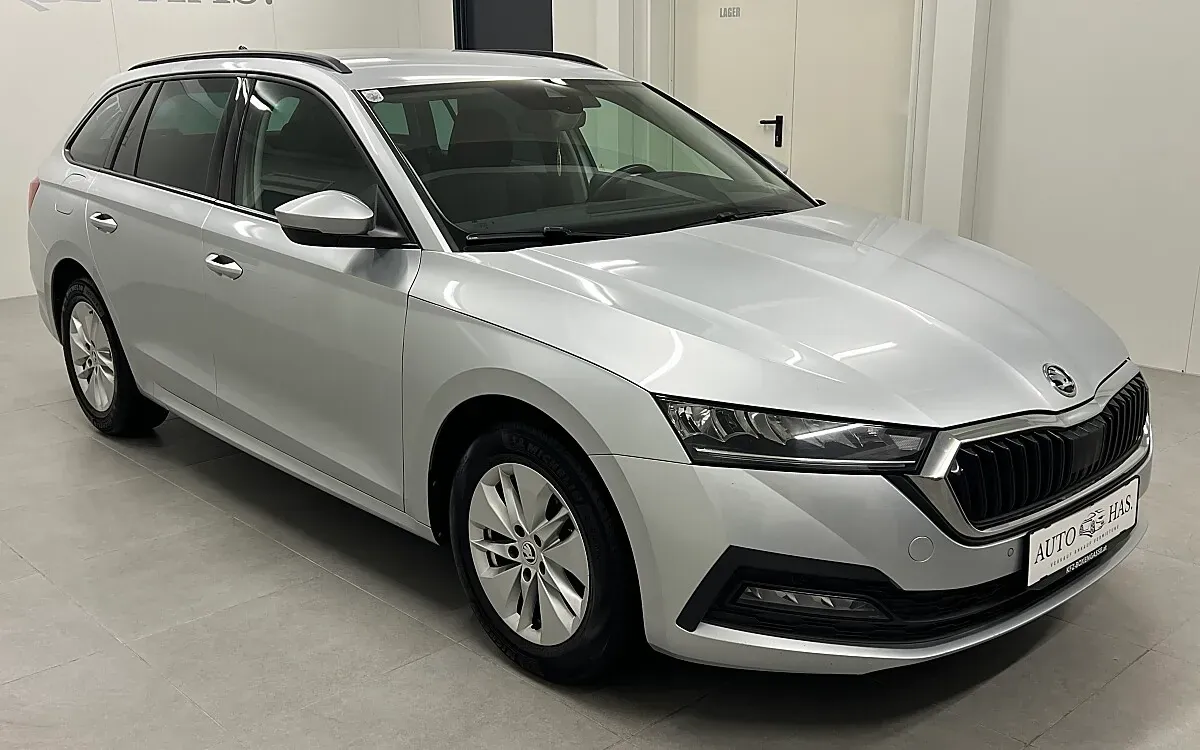 Skoda Octavia 2021 photo 2
