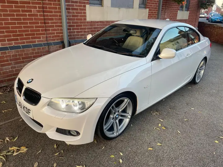 BMW 3 Series 2011 photo 3