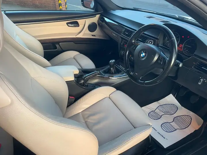BMW 3 Series 2011 photo 4