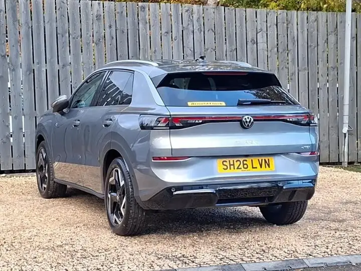 Volkswagen T-Roc 2026 photo 2