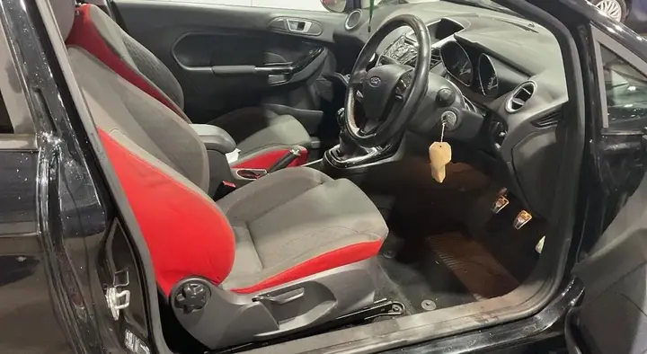 Ford Fiesta 2016 photo 2