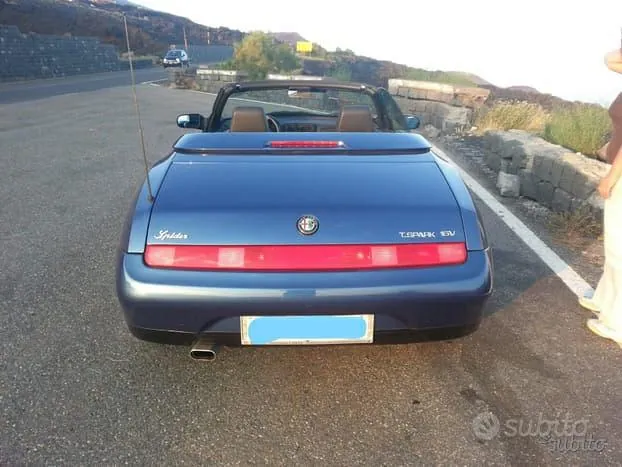 Alfa Romeo Spider 1995 photo 2