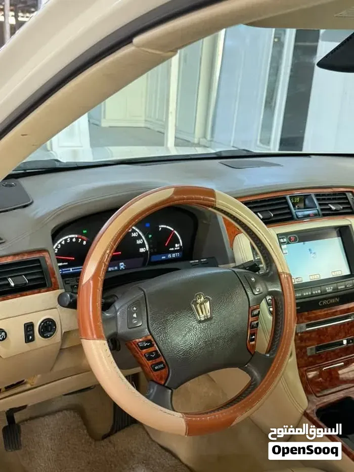 Toyota Crown 2006 photo 2