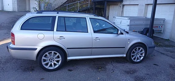 Skoda Octavia 2003 photo 4