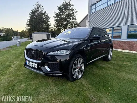 Jaguar F-Pace 2017 photo 2