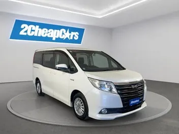 Toyota Noah 2015 photo 4