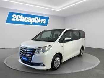 Toyota Noah 2015 photo 2