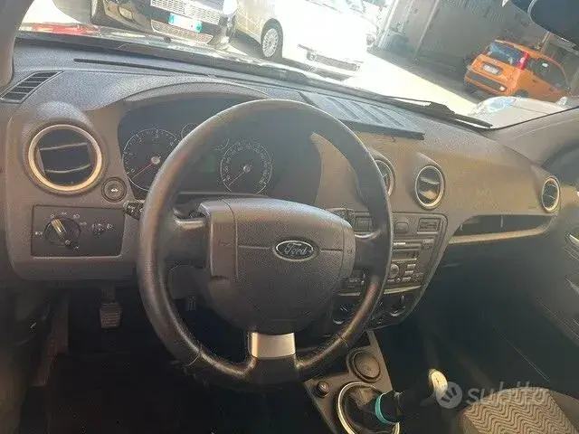 Ford Fusion 2006 photo 2