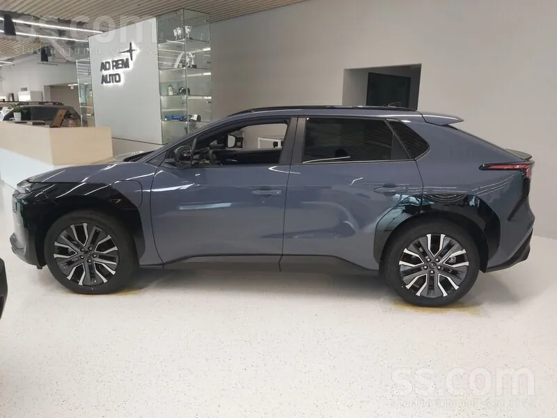 Subaru Solterra 2026 photo 2