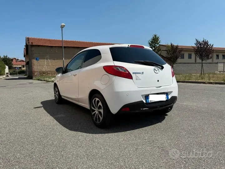 Mazda 2 2012 photo 4