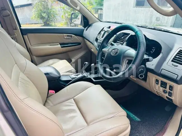Toyota Fortuner 2013 photo 2