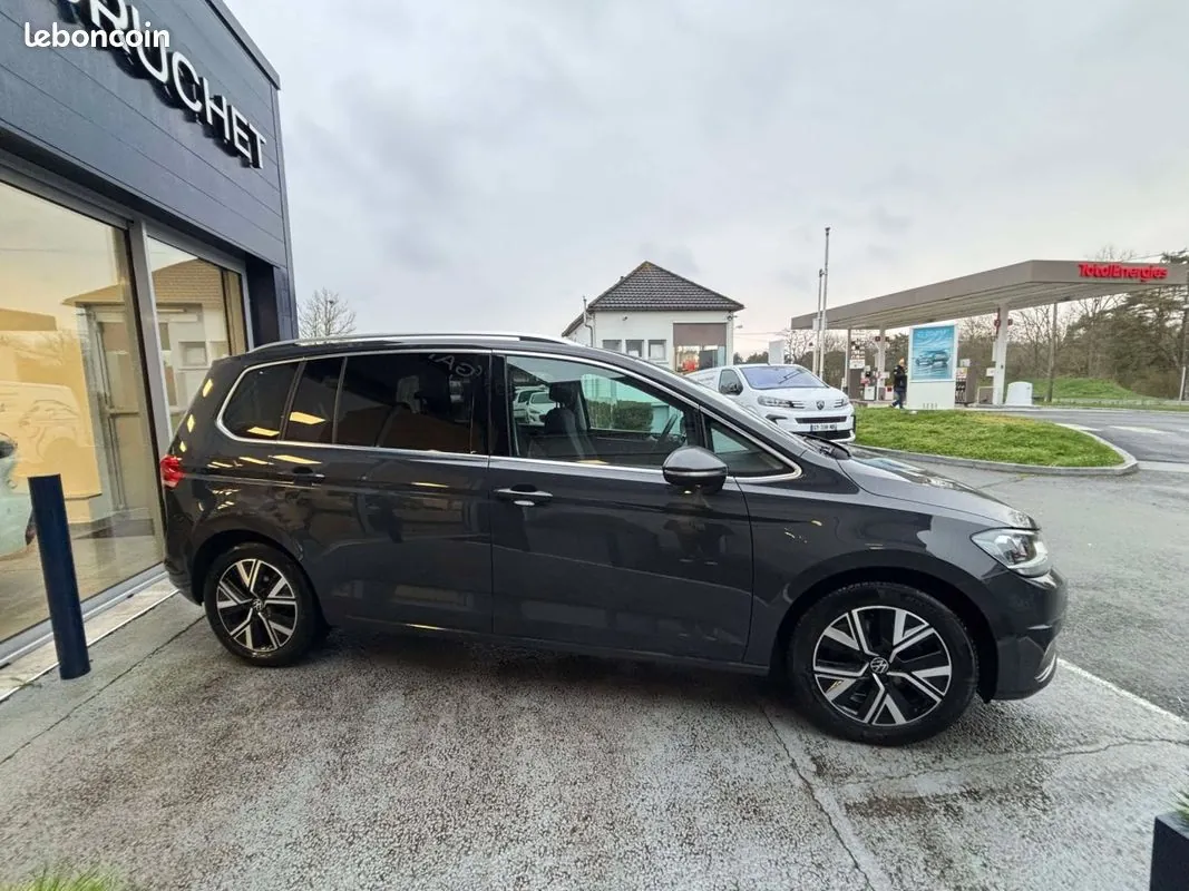 Volkswagen Touran 2023 photo 2