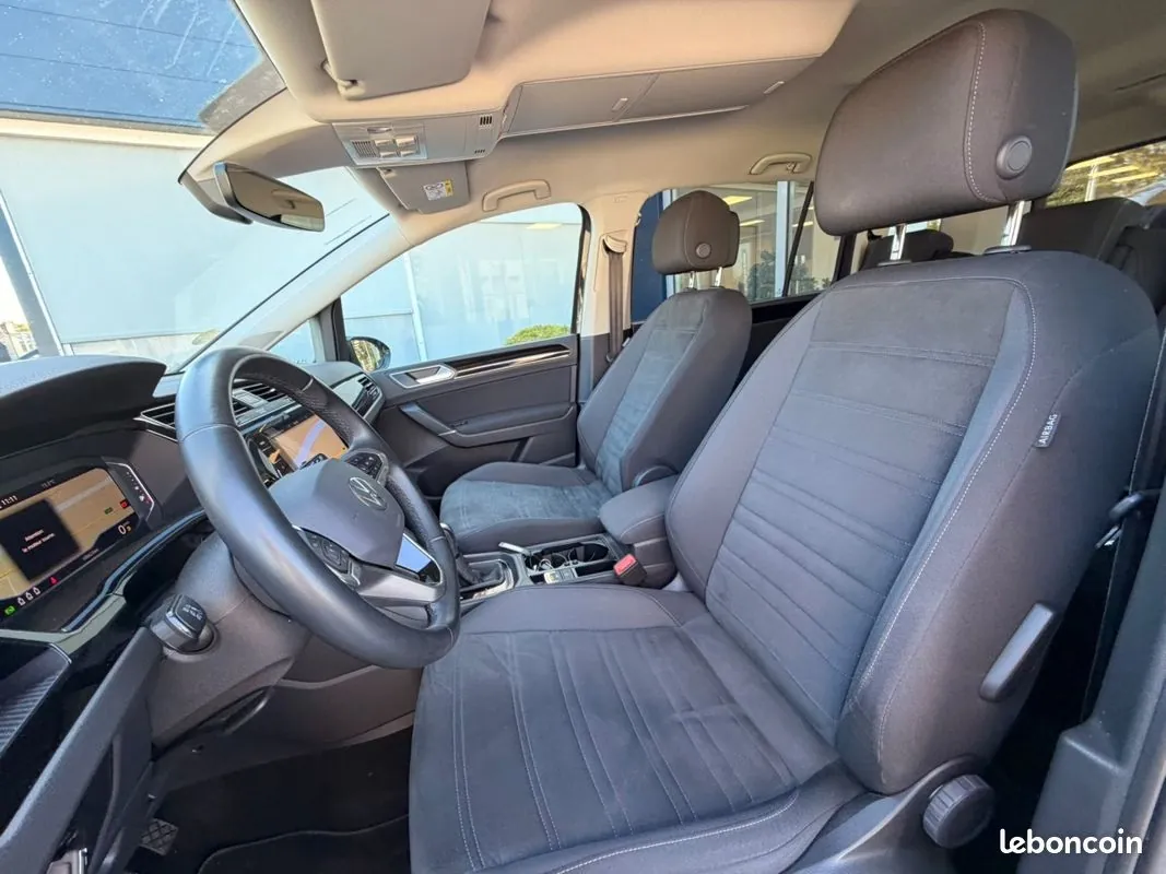 Volkswagen Touran 2023 photo 3