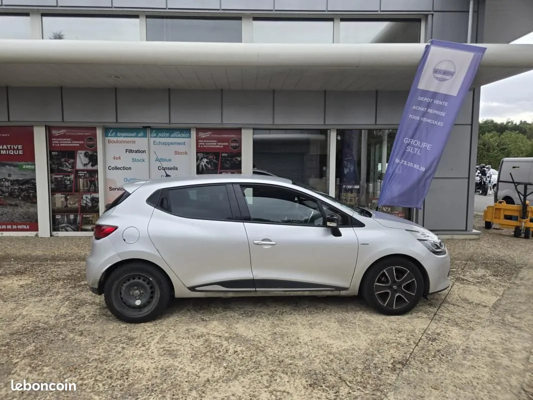 Renault Clio 2015 photo 2