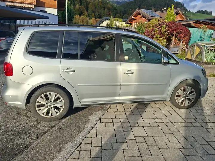 Volkswagen Touran 2014 photo 2