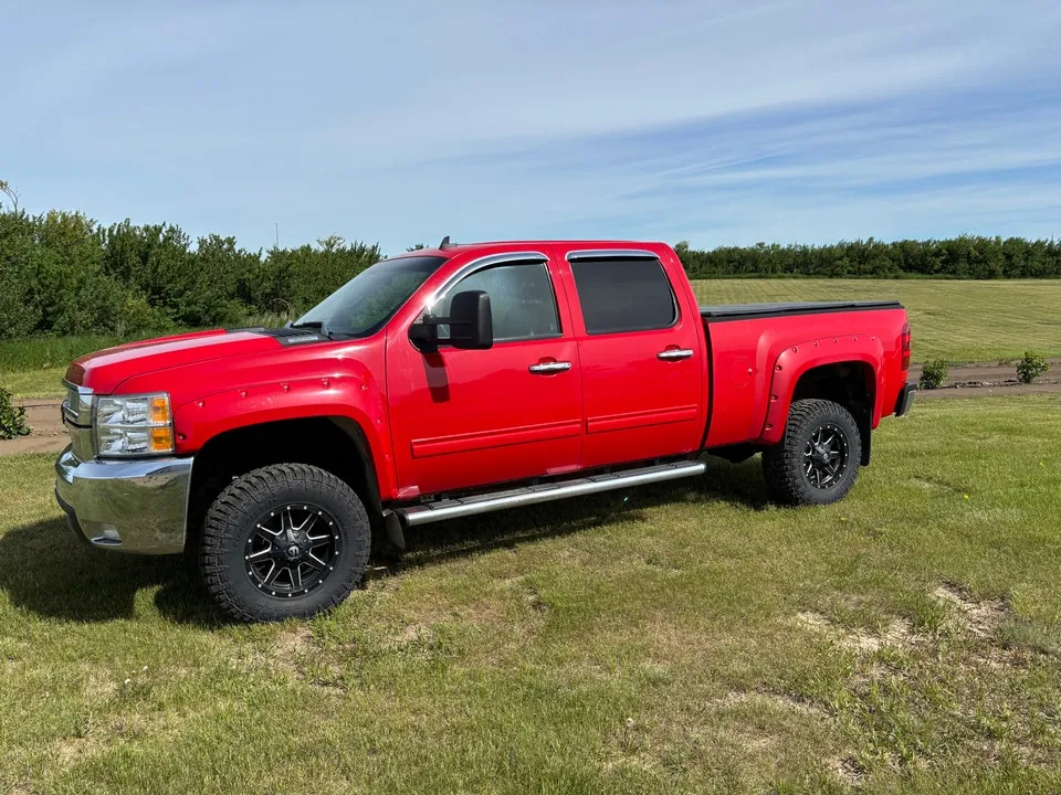 Chevrolet Silverado 2500 2010 photo 2
