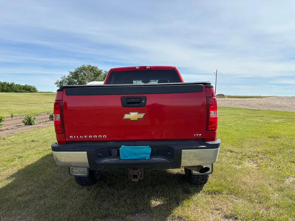 Chevrolet Silverado 2500 2010 photo 3