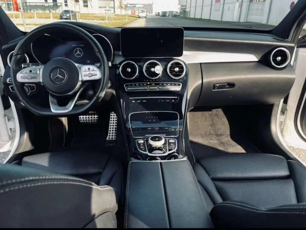 Mercedes-Benz C-Class 2019 photo 3