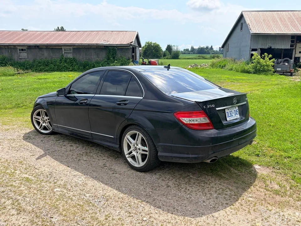Mercedes-Benz C-Class 2011 photo 2