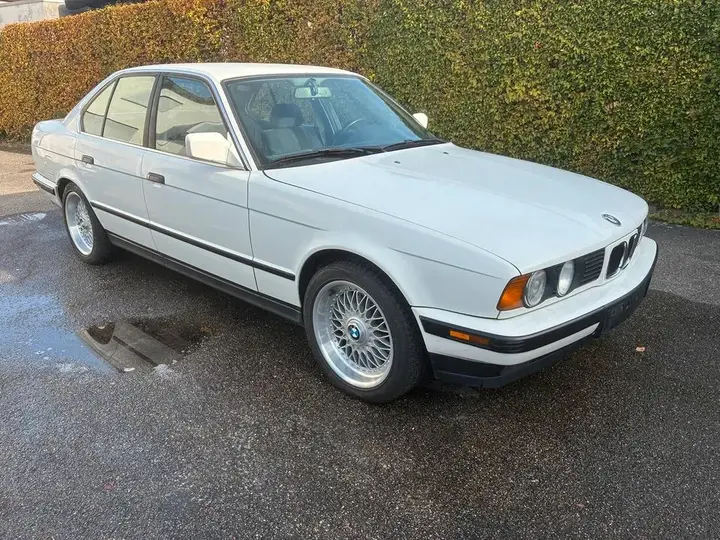 BMW 520I
