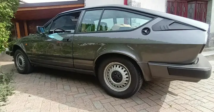 Alfa Romeo Gtv 1984 photo 3