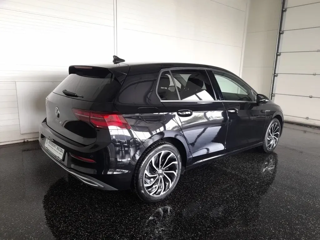 Volkswagen Golf 2023 photo 2