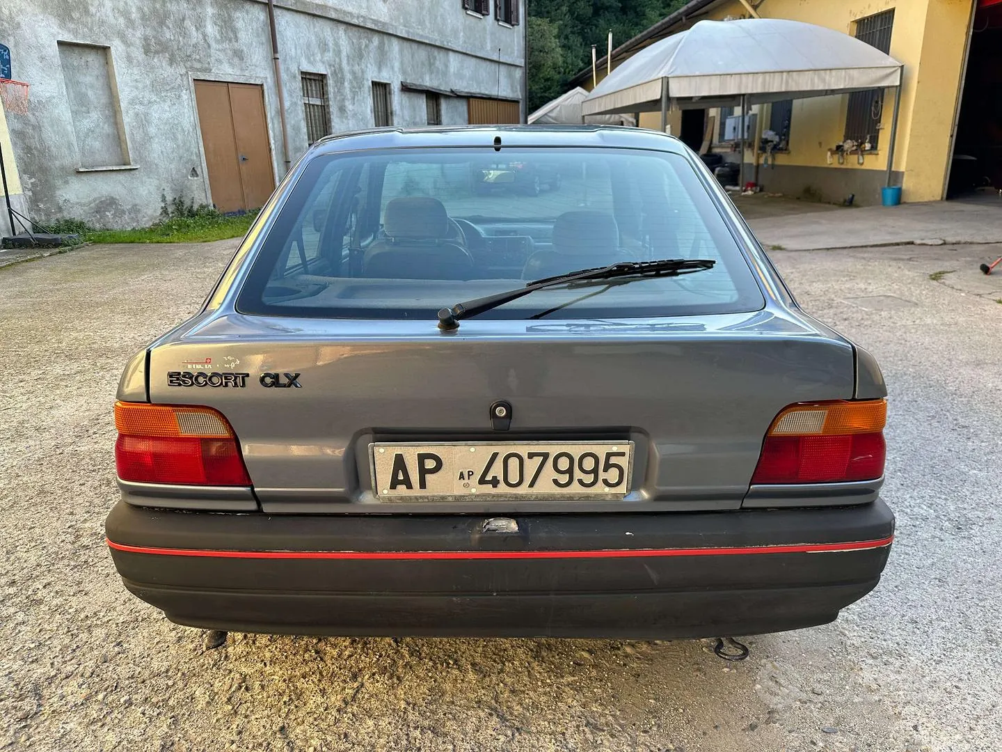 Ford Escort 1991 photo 4
