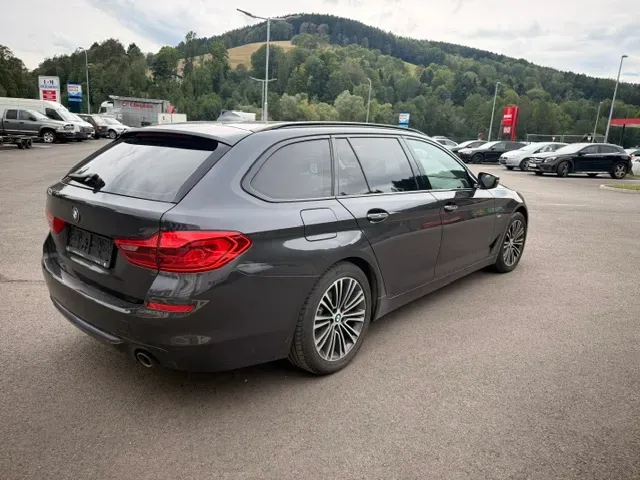 BMW 5 Series 2017 photo 3