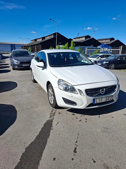 Volvo S60 2012 photo 2