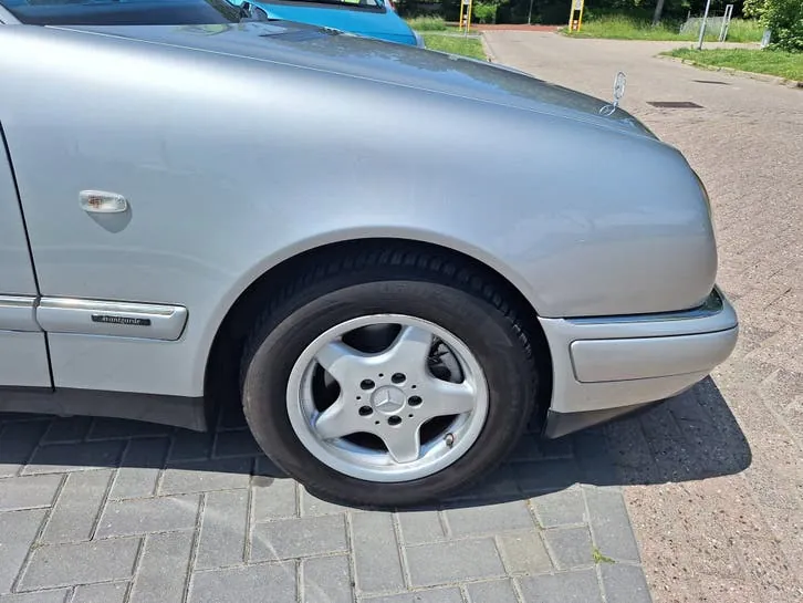 Mercedes-Benz E-Class 1996 photo 3